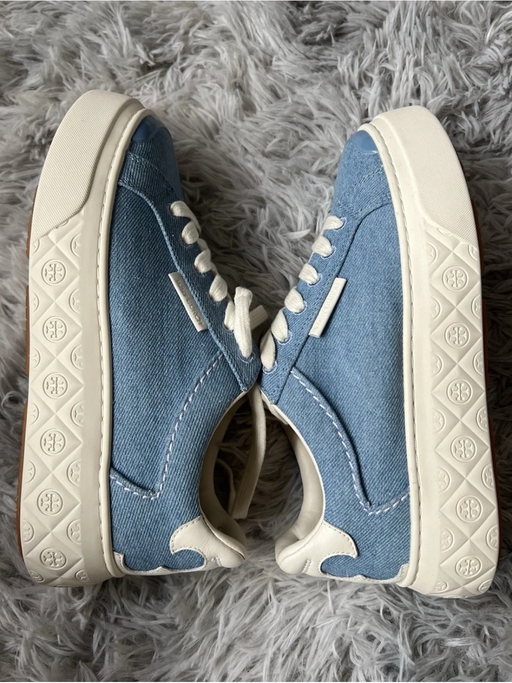 Tory Burch Denim Ladybug Platform Sneakers in Light Blue and Cream Size: 5.5 - Picture 4 of 8